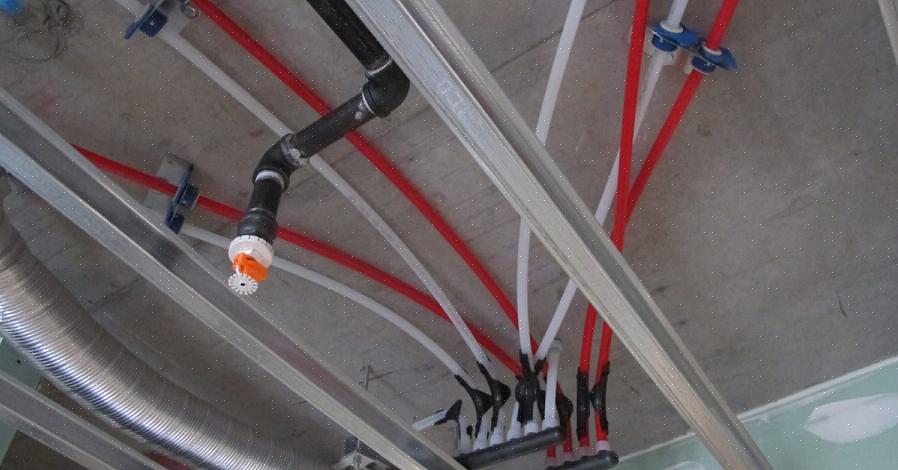 יש לתמוך ב- PEX לכל מינימום 81 סנטימטרים כאשר הוא פועל אופקית