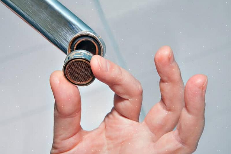 אם מים זורמים מעל החלק החיצוני של המאוורר