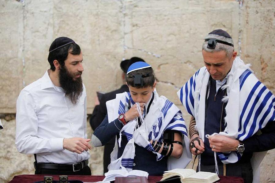 טובת מסיבות טיפוסית מותאמת אישית עם שם או ראשי התיבות של ילד הבר או בת המצווה