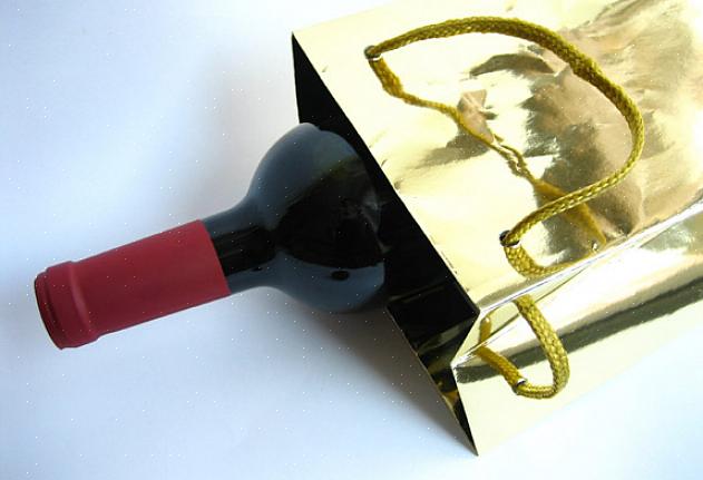 יש יקבים שממליצים לתת יין קינוח ליום נישואין 1