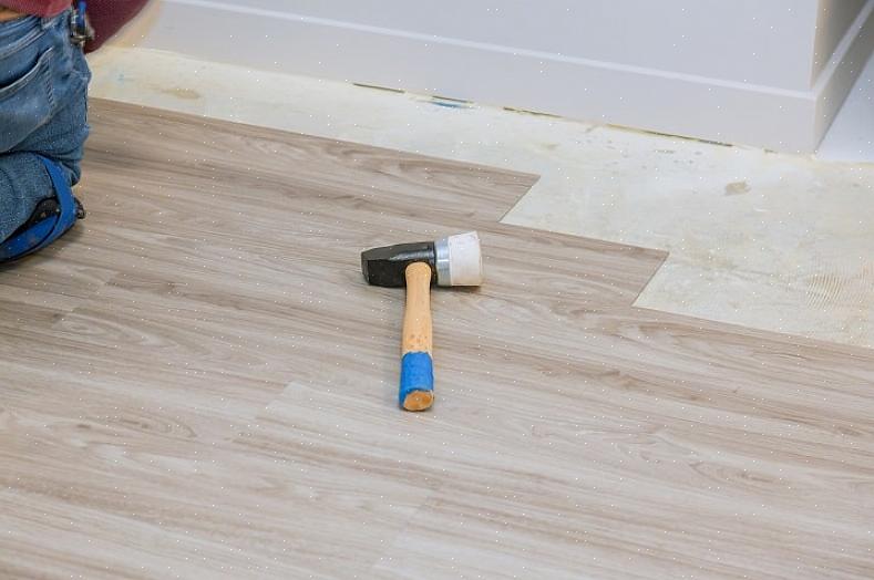 התחתית המצורפת של שו היא האלמנט שהופך את Floorte Pro לאחד ממוצרי הריצוף היניליים העבים ביותר שמציעה שו