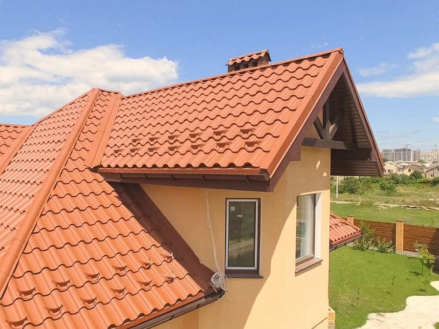 גג אריחי חרס ממוצע עולה בין 500 € ל -1040 € למ"ר (100 SF שטח הגג)