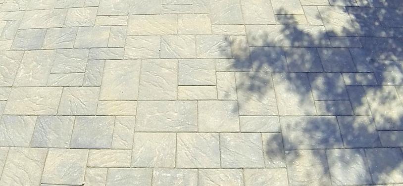 מרצפות האבן המרוצפות היו אבנים מעוגלות שהתרחשו באופן טבעי שנאספו ממיטות הנחל