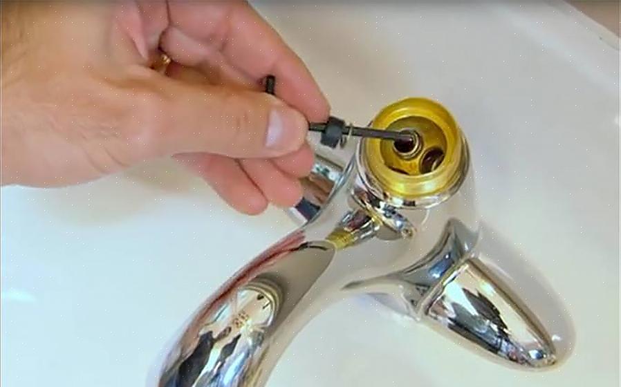 לברז כדור יש ידית אחת השולטת על כדור פלסטיק או מתכת מיוחד בתוך גוף הברז