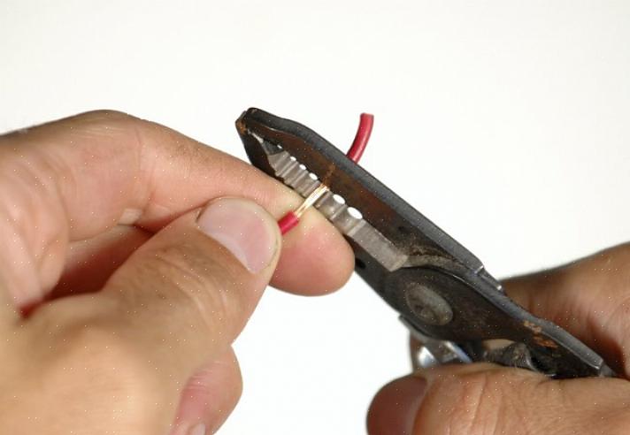 סוג אחר של חשפנית חוטים הוא כלי הפשטה עצמית