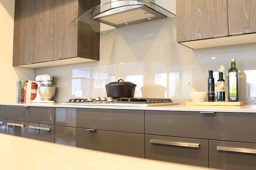 אין ספק ש- backsplash מזכוכית הוא אופציה נהדרת ל- backsplash למטבח של ימינו